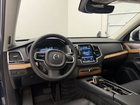 Used 2023 Volvo XC90 B6 Plus w/ Protection Package Premier image 15