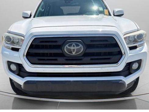 Used 2018 Toyota Tacoma SR5 RWD image 5