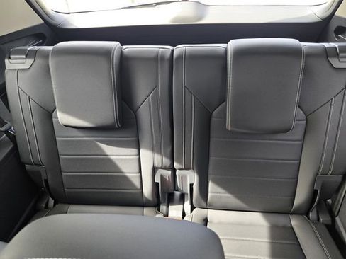 Certified 2025 Volkswagen Atlas SEL AWD/4WD image 17
