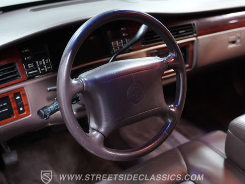 Used 1995 Cadillac De Ville Sedan FWD image 30