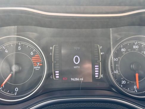 Used 2019 Jeep Cherokee Latitude w/ Cold Weather Group AWD/4WD image 18