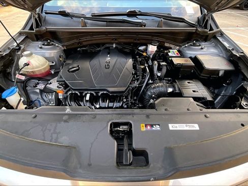 Used 2023 Kia Sportage LX image 9