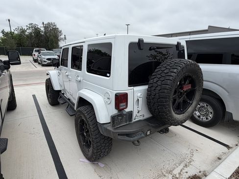 Certified 2016 Jeep Wrangler Unlimited Sahara AWD/4WD image 13