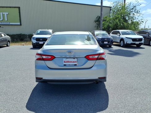 Used 2018 Toyota Camry LE image 7