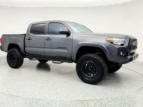 Used 2018 Toyota Tacoma SR5 image 3