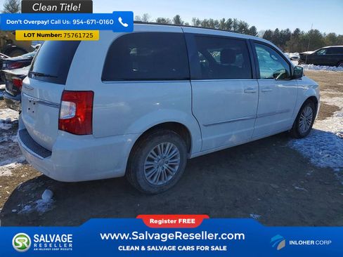 Used 2015 Chrysler Town & Country Touring-L image 4