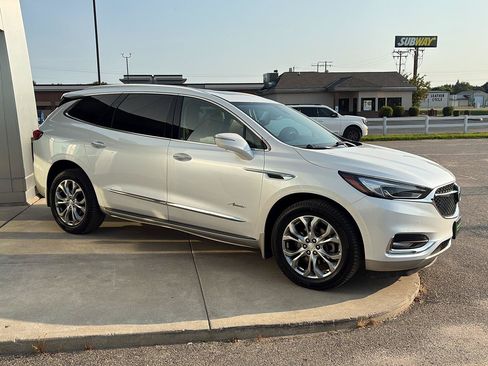 Used 2018 Buick Enclave Avenir w/ Avenir Technology Package AWD/4WD image 6