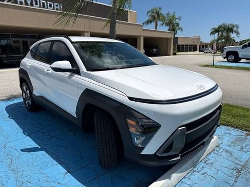 Used 2024 Hyundai Kona SEL w/ Convenience Package FWD image 2