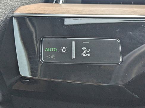 Used 2024 Audi Q8 e-tron Premium Plus w/ Premium Plus Package image 25