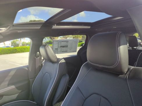 New 2026 Chrysler Pacifica Limited AWD/4WD image 22