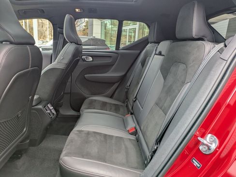 Used 2022 Volvo XC40 T5 R-Design w/ Advanced Package image 26