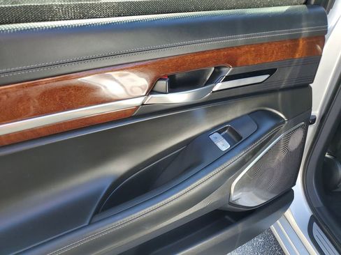 Used 2017 Genesis G90 3.3T Premium image 13