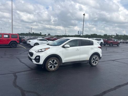 Used 2020 Kia Sportage LX AWD/4WD image 3