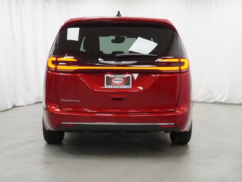 New 2026 Chrysler Pacifica Select image 10