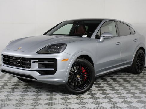 Used 2025 Porsche Cayenne S image 1