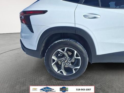 Used 2025 Chevrolet Trax LT w/ Driver Confidence Package FWD image 9