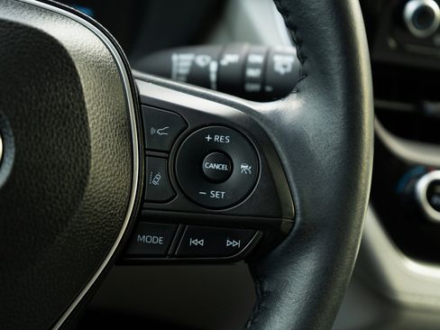 Used 2022 Toyota Corolla Cross LE image 21