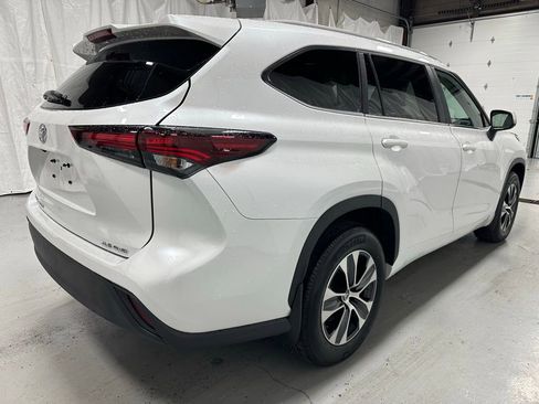 Used 2025 Toyota Highlander XLE image 7