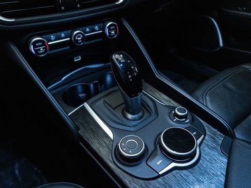 Used 2019 Alfa Romeo Giulia w/ Nero Edizione RWD image 25