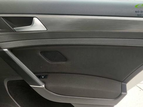 Used 2019 Volkswagen e-Golf SE w/ Driver Assistance Package FWD image 42