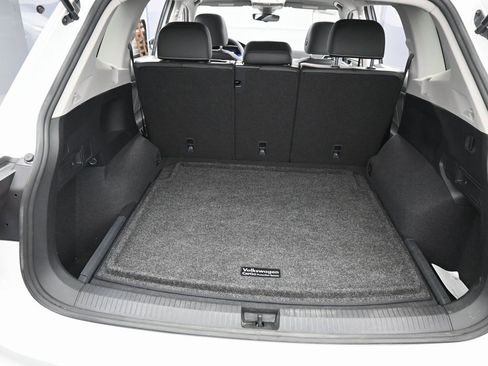 Used 2023 Volkswagen Tiguan SE w/ Panoramic Sunroof Package image 31