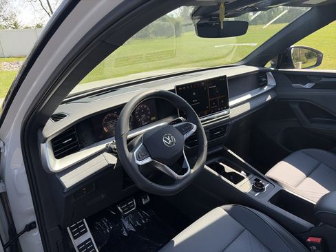 New 2026 Volkswagen Tiguan SE R-Line AWD/4WD image 17