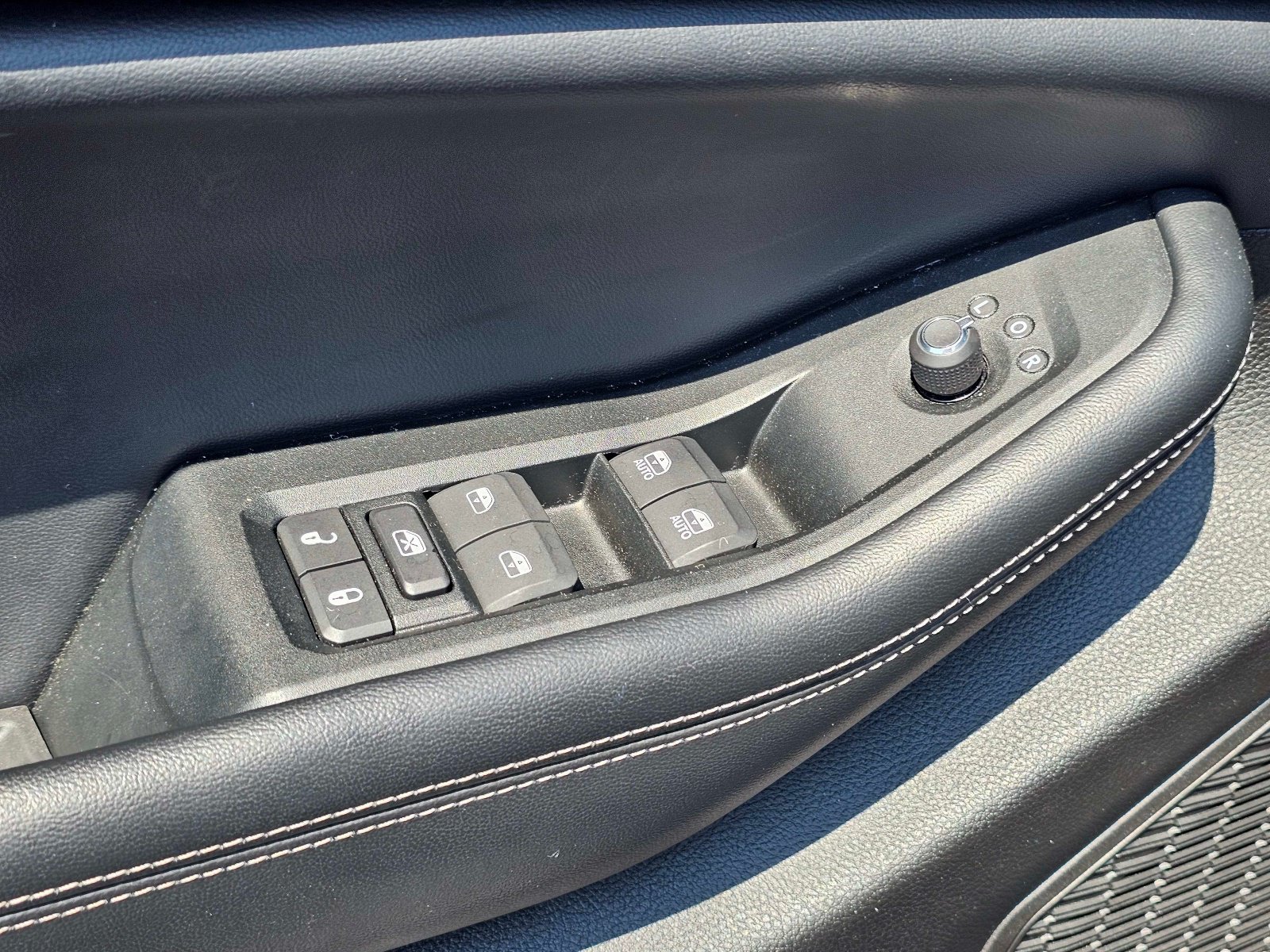 Used 2024 Jeep Grand Cherokee L Laredo RWD image 15