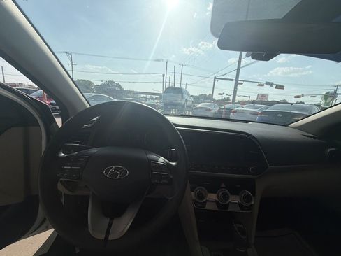 Used 2019 Hyundai Elantra SEL FWD image 5