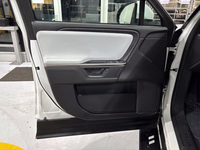 Used 2025 Rivian R1S Adventure Dual AWD/4WD image 16