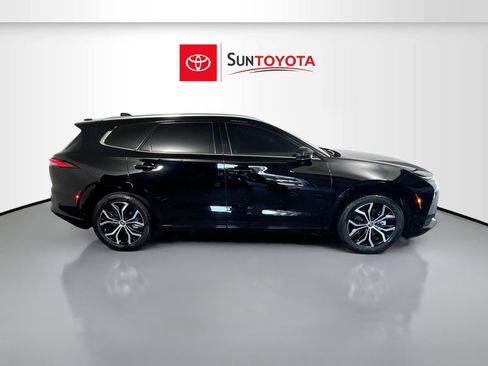 Used 2025 Toyota Crown Signia AWD/4WD image 2