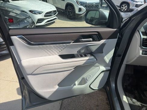 Used 2024 GMC Acadia Denali w/ Super Cruise Package image 13