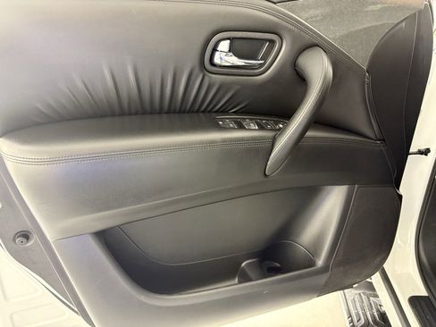 Used 2023 Nissan Armada SV image 14