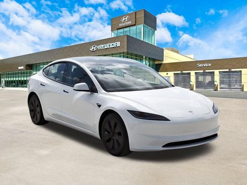 Used 2024 Tesla Model 3 Standard Range RWD image 3