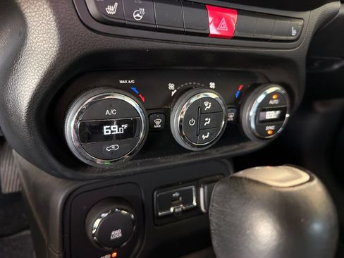 Used 2016 Jeep Renegade Limited AWD/4WD image 43