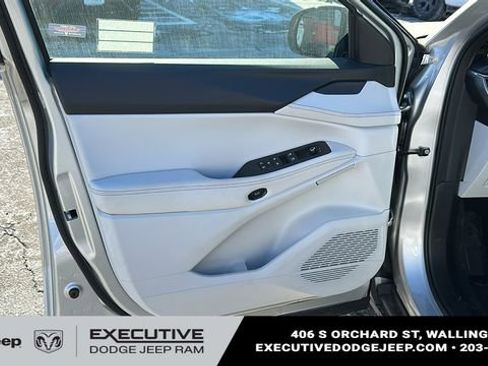 New 2026 Jeep Cherokee Limited image 8