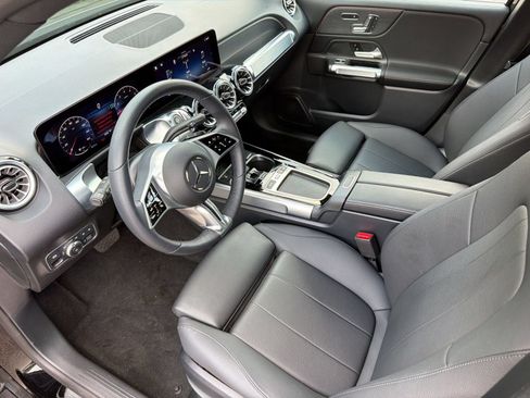 Used 2025 Mercedes-Benz GLB 250 image 4
