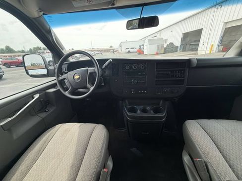 Used 2017 Chevrolet Express 3500 LT w/ LT Preferred Equipment Group RWD image 17