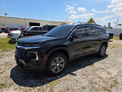Used 2024 Chevrolet Traverse LT AWD/4WD image 3