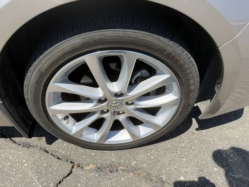 Used 2013 Toyota Avalon Limited w/ Technology Pkg FWD image 36