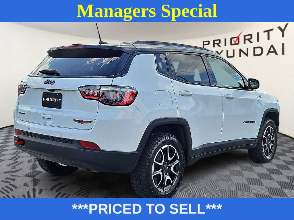Used 2025 Jeep Compass Trailhawk AWD/4WD image 4