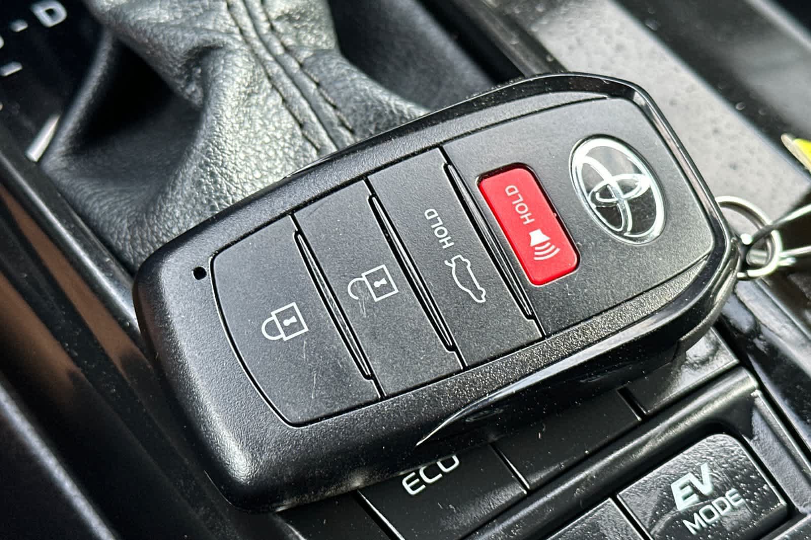 Used 2025 Toyota Camry SE FWD image 24