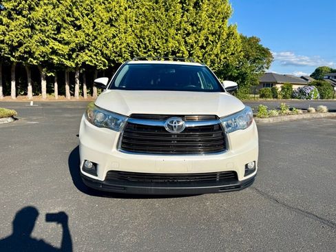 Used 2015 Toyota Highlander XLE AWD/4WD image 3