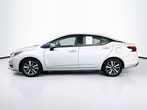 Used 2025 Nissan Versa SV FWD image 4