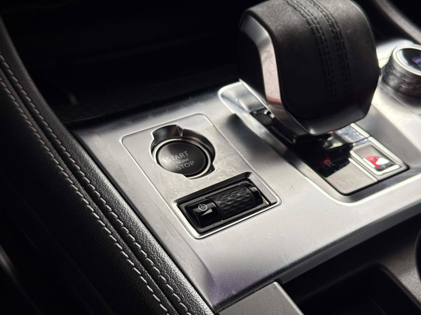 Certified 2025 Jaguar F-PACE R-Dynamic S AWD/4WD image 28
