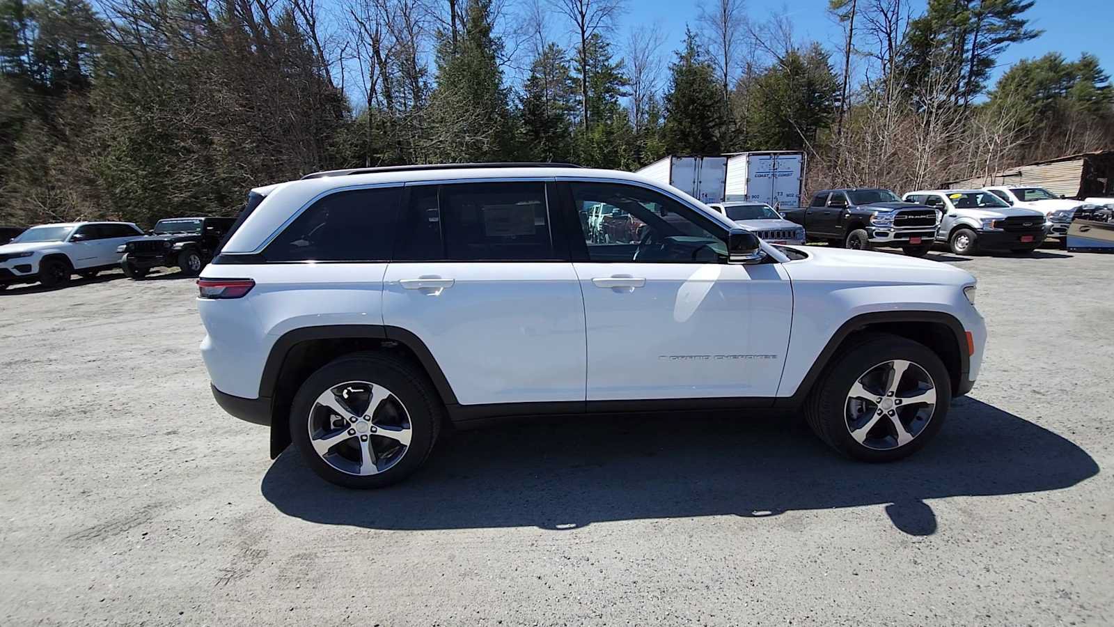 New 2024 Jeep Grand Cherokee Limited 4xe AWD/4WD image 9