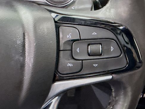 Used 2023 Buick Enclave Essence image 15