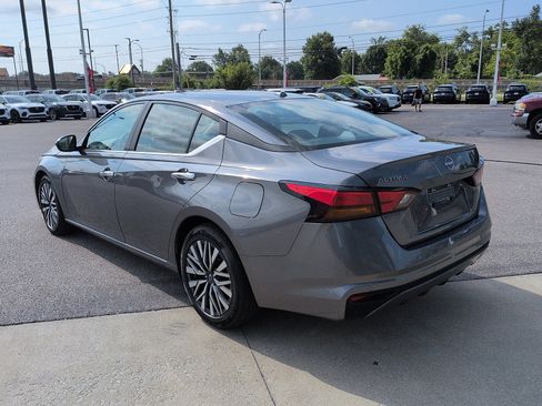 Used 2025 Nissan Altima 2.5 SV FWD image 5