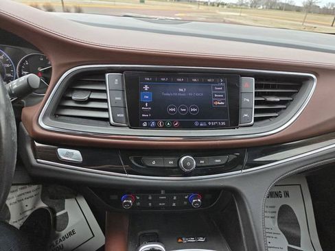 Used 2021 Buick Enclave Avenir w/ Avenir Technology Package AWD/4WD image 28