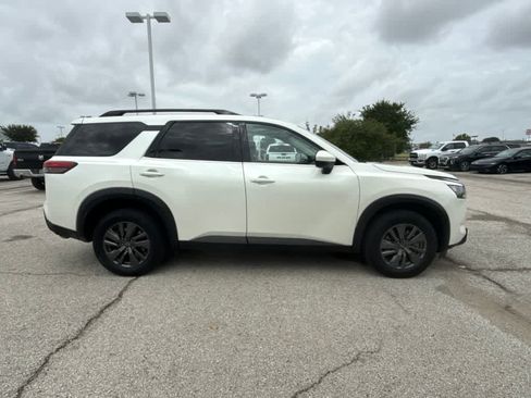 Used 2024 Nissan Pathfinder SV FWD image 6
