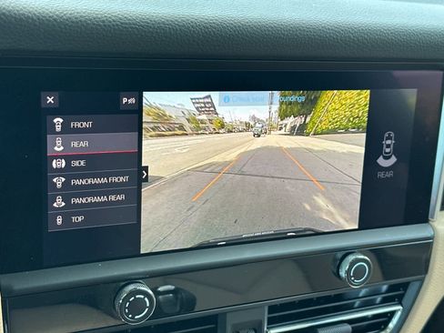 Certified 2025 Porsche Macan AWD/4WD image 22